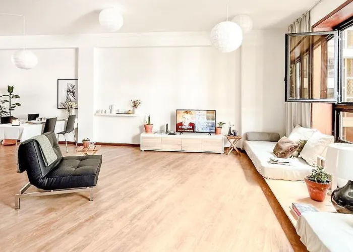 Central Loft With Free Parking