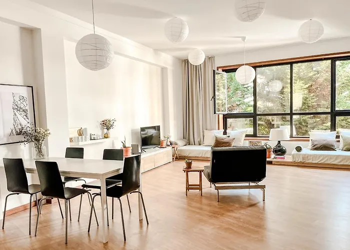Central Loft With Free Parking